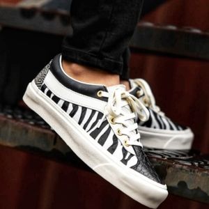 Vans Bold NI Bender Zebra/Marshmallow Women's Size 9